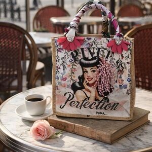 🌸 Pink Perfection – Floral Vintage Muse